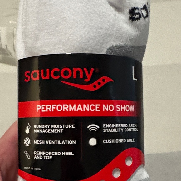 Saucony White Athletic No-Show Socks.  6 pack.  NWT - Picture 2 of 4
